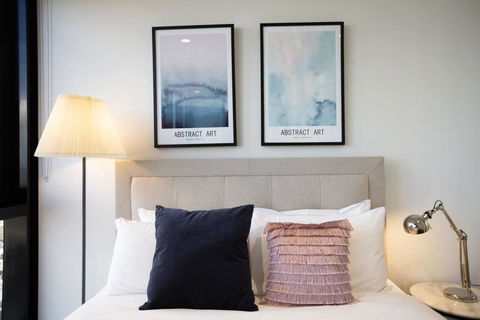 Skyline Seaview 2BR With CARPARK&POOL&GYM@Crown - Accommodation Georgetown 1