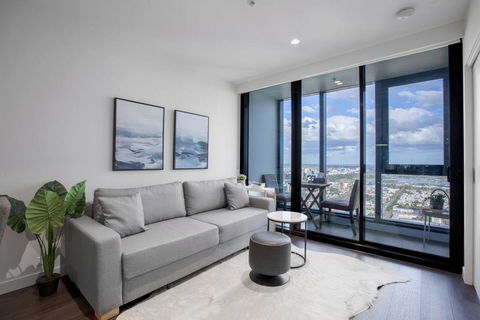 Skyline Seaview 2BR With CARPARK&POOL&GYM@Crown - Accommodation Georgetown 0