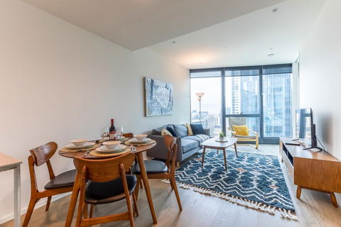 Skyscraper Apartment With Floor To Ceiling Views - Accommodation Georgetown 1
