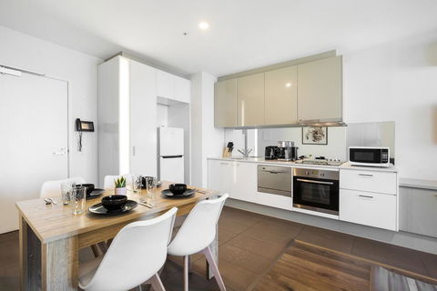 Sleek City Haven With Pool And Gym Access - Accommodation Georgetown 2