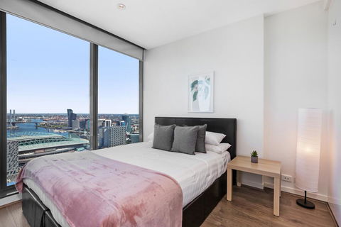 Sleek City Haven With Pool And Gym Access - Accommodation Georgetown 3