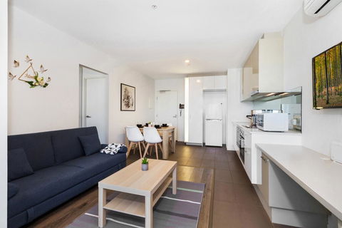 Sleek City Haven With Pool And Gym Access - Accommodation Georgetown 0