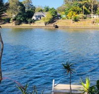 Spacious 2 Bedroom Beach Side Apartment - Close to shopping Centre with Coles Health Food Shop Sushi Pizza Cafes Hairdresse - Accommodation Georgetown