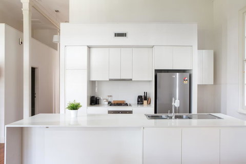 Spacious 2-bed, 2-bath Home With Parking And Balcony - Accommodation Georgetown 3