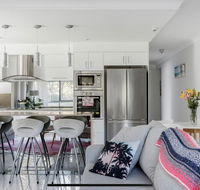 Stunning Burleigh Beach Apartment - Accommodation Georgetown