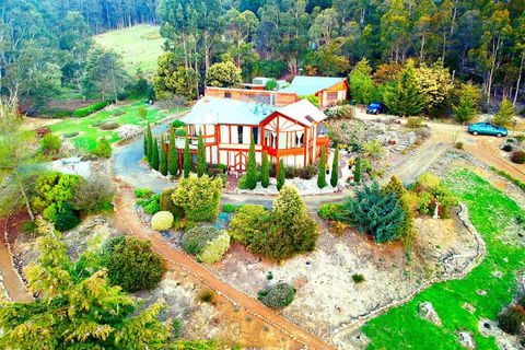 STUNNING HOME WITH AMAZING VIEWS - Just 20 Mins To The City And Only 10 To MONA! - Accommodation Georgetown 2