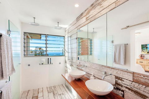 Stunning Oceanview Retreat Between Beach And Bush - Accommodation Georgetown 3