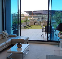 Stunning Riverside Apartment near MCEC and Casino - Accommodation Georgetown