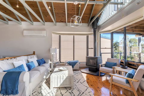 STUNNING WATERFRONT ESCAPE AT DALEYS POINT - Accommodation Georgetown 2