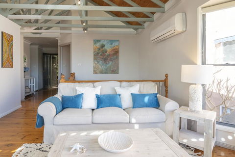 STUNNING WATERFRONT ESCAPE AT DALEYS POINT - Accommodation Georgetown 3