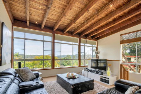 STYLISH & RELAXED LAKE HOME // NARRABEEN - Accommodation Georgetown 3