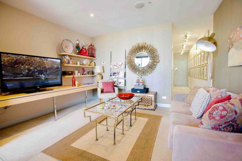 Stylish 1 Bedroom Apartment Amazing City Views - Accommodation Georgetown 2
