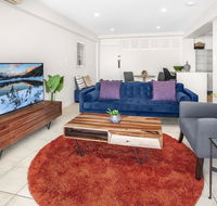 Stylish 2-Bed Apartment with Sweeping River Views - Accommodation Georgetown