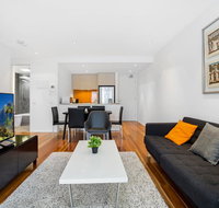 Stylish Apartment With Large Balcony and Parking - Accommodation Georgetown