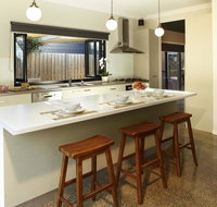 Stylish Living- Fireplace WiFi Linen 4 bdrm Beach 850m - Accommodation Georgetown