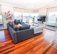 Stylish Modern 3BD Retreat at an Amazing Location - Accommodation Georgetown