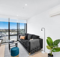 Stylish One-Bed Apartment With Balcony and Parking - Accommodation Georgetown
