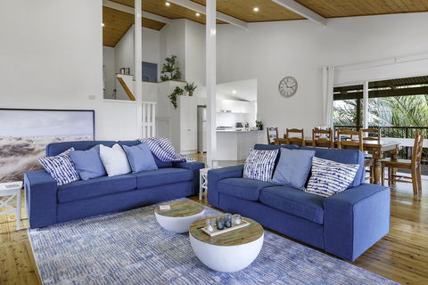 Stylish Renovated Home - Ocean Views - Fireplace - Accommodation Georgetown 2