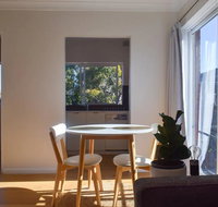 Sun-Drenched 1 Bed Studio Apt Newtown Parking - Accommodation Georgetown