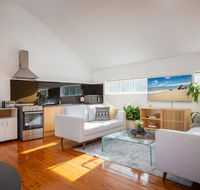 Sunlit Two-Bedroom Unit With Sprawling BBQ Deck - Accommodation Georgetown
