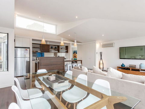 SUNRISE AT BREAKERS - Townhouse Close To Town - Accommodation Georgetown 1