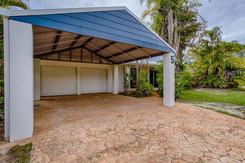 Sunyata Beach House - Rainbow Beach, Beachside Escape With A Pool, Pet Friendly And Wi-Fi - Accommodation Georgetown 3