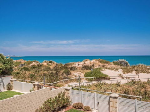 Surf And Sun In Silver Sands - Accommodation Georgetown 2