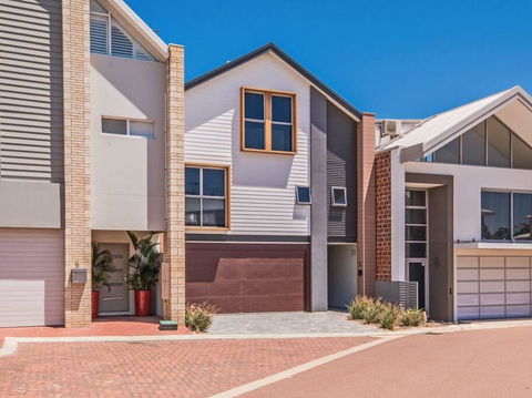 Surf And Sun In Silver Sands - Accommodation Georgetown 3