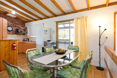 Surf And Sunsets, Beach Holiday Home Mandurah - Accommodation Georgetown 2