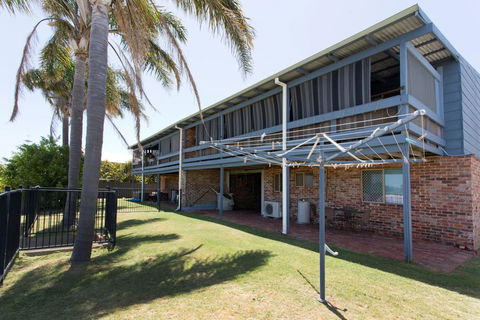 Surf And Sunsets, Beach Holiday Home Mandurah - Accommodation Georgetown 1