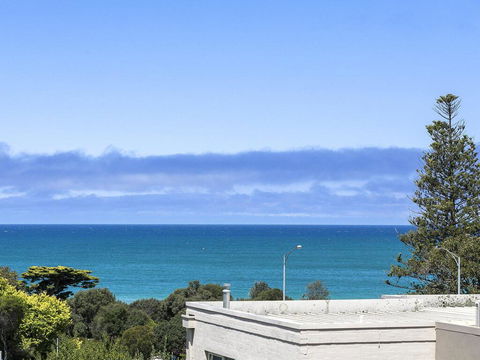 SURF CENTRAL - Wifi, Double Garage & Smack Bang In The Middle Of Town - Accommodation Georgetown 3