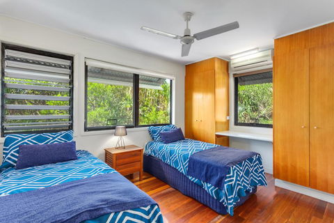 Surfside Beach House 17 - Rainbow Shores, Swimming Pool, 2 Minute Walk To Beach, Air Conditioning, Relax Here - Accommodation Georgetown 3