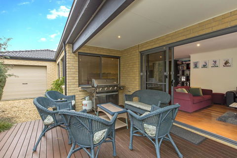 SURFSIDE GETAWAY IN PICTURESQUE INVERLOCH - Accommodation Georgetown 3