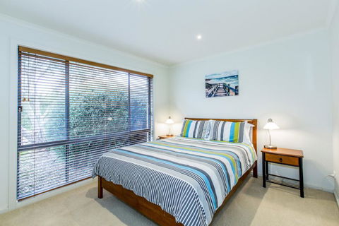 SURFSIDE GETAWAY IN PICTURESQUE INVERLOCH - Accommodation Georgetown 2