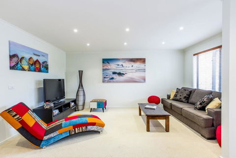 SURFSIDE GETAWAY IN PICTURESQUE INVERLOCH - Accommodation Georgetown 0