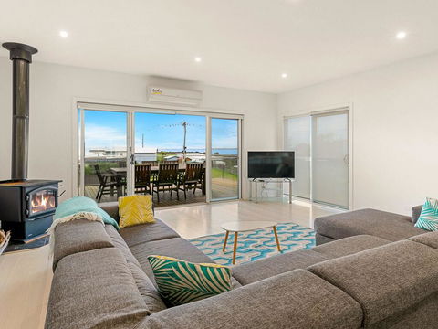 Swan Bay Views - Accommodation Georgetown 1