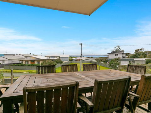 Swan Bay Views - Accommodation Georgetown 3