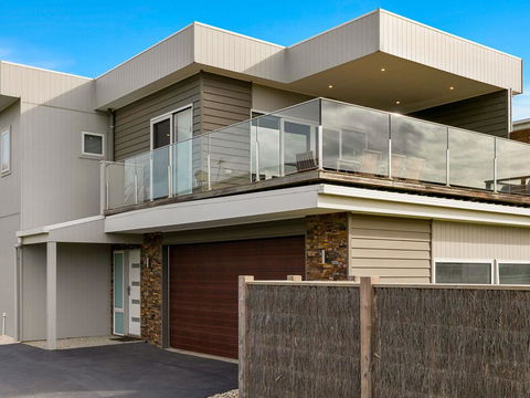 Swan Bay Views - Accommodation Georgetown 2