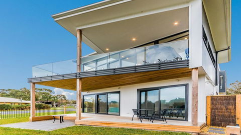 SWEEPING VIEWS - FREE WIFI & NETFLIX - PET FRIENDLY (OUTSIDE ONLY) - Accommodation Georgetown 1