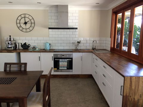TAKURA HEIGHTS Modern Country Apartment With Pool Access - Accommodation Georgetown 2