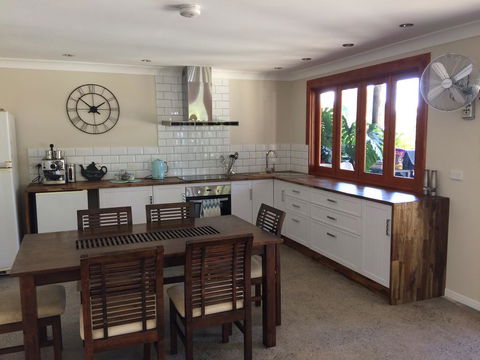 TAKURA HEIGHTS Modern Country Apartment With Pool Access - Accommodation Georgetown 0