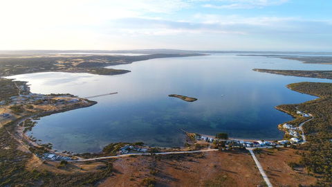 Tall Pines Beach House At Mount Dutton Bay (part Of Coffin Bay Waterways) - Accommodation Georgetown 0