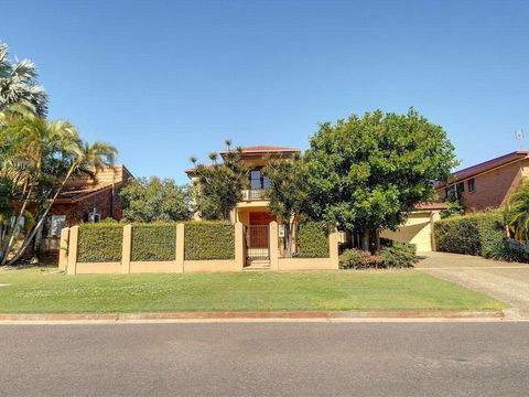 Tarcoola 41 - 5 BDRM Canal Home With Pool - Accommodation Georgetown 1