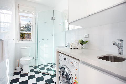 Tasteful Modern Studio 2.3Km From City Centre - Accommodation Georgetown 2