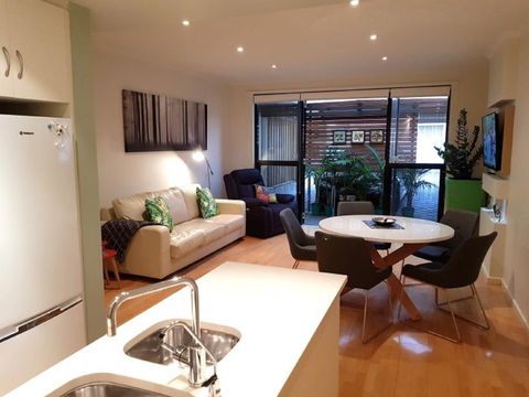 The Artisan - 3BR House In The City - Accommodation Georgetown 0