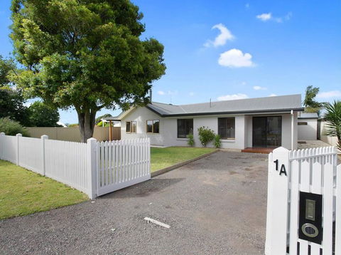 THE ASHMAN HOUSE - Modern And Close To Town - Accommodation Georgetown 0