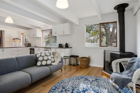 THE ASHMAN HOUSE - Modern And Close To Town - Accommodation Georgetown 1