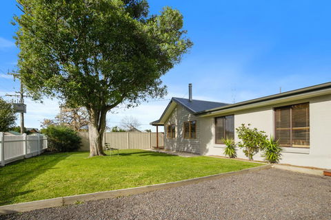 THE ASHMAN HOUSE - Modern And Close To Town - Accommodation Georgetown 3