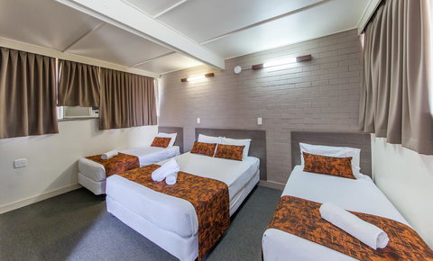 The Australian Hotel Murgon - Accommodation Georgetown 1