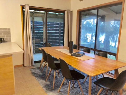 The Basin Waterfront - Accommodation Georgetown 1